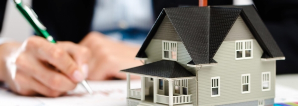 Contract tekenen voor bouw van huis 