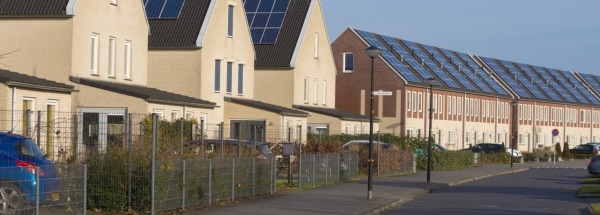 Hoekhuis met hekje erom heen